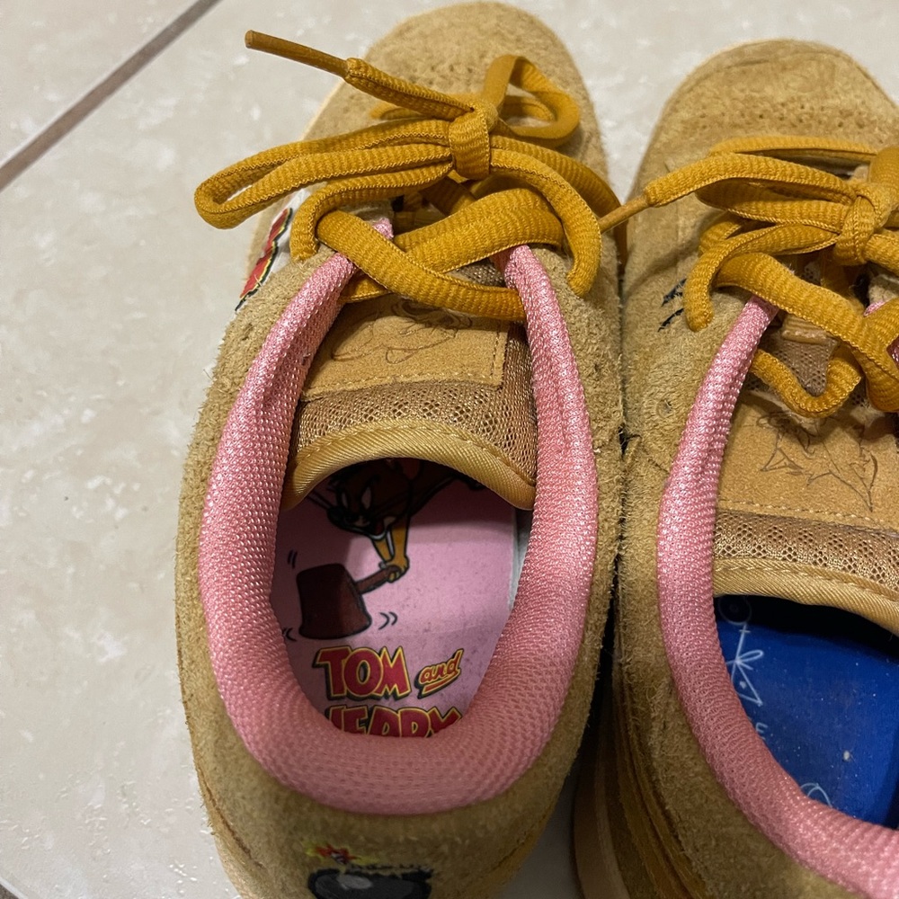 Tom & Jerry Reebok - Picture 4 of 7